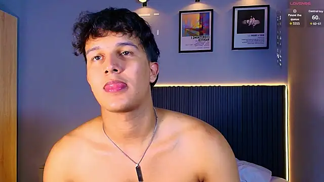 Leo_Savage_ webcam