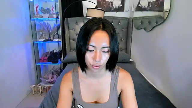 Model: reighnempress