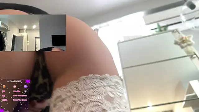 selena_favn webcam