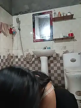 Hiha-nn live cam on StripChat