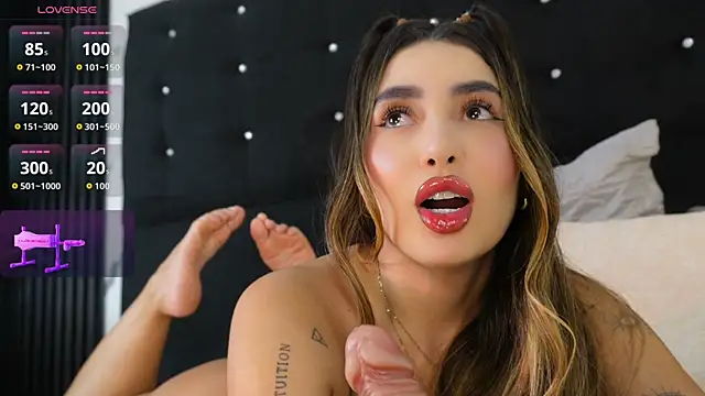Annyy_Rosse live cam on StripChat