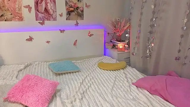 Milly_Lane live cam on StripChat