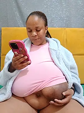 HugeTitisxx webcam