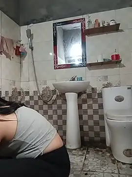 Hiha-nn live cam on StripChat