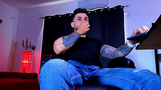 MightyAaron66 webcam