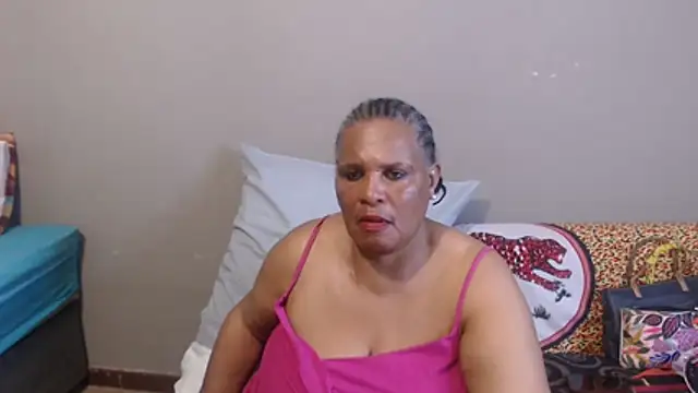 GrandBustyMelon webcam
