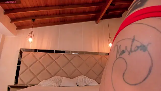KayraLanne webcam
