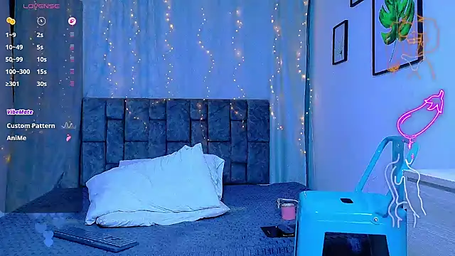 NicolasTorrez live cam on StripChat
