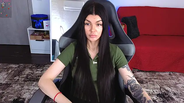AnacondaOnn live cam on StripChat