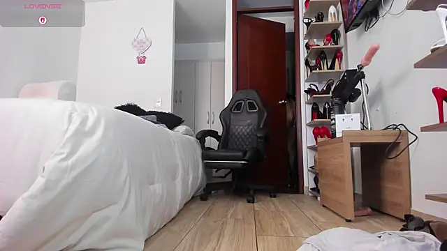 SophieBaker__ webcam