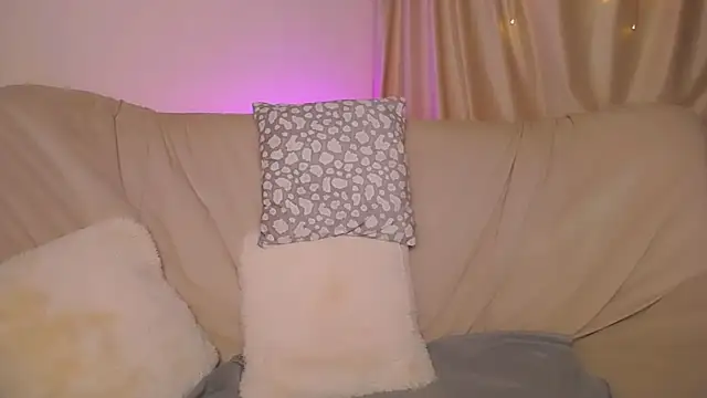 EllyColins webcam