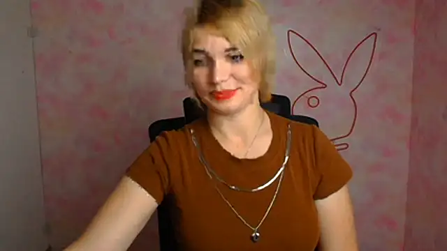 CuttieEmma webcam