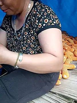 tuyet-nhi webcam