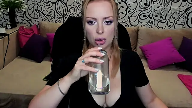 Hotdreamhere webcam