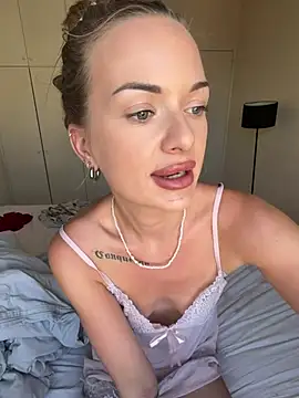 ElenaRebelle live cam on StripChat