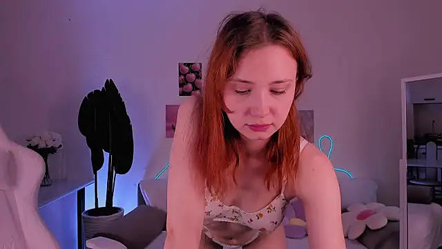 LittlePeach007 live cam on StripChat