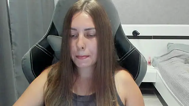 Mia_shy1 webcam