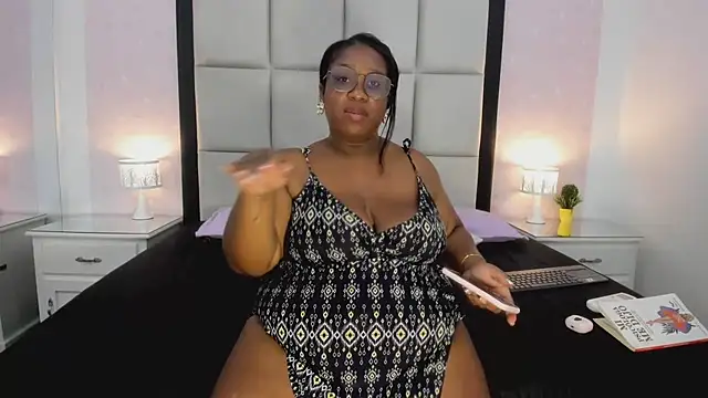 TreisyVixen webcam