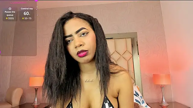 TyraKayne webcam