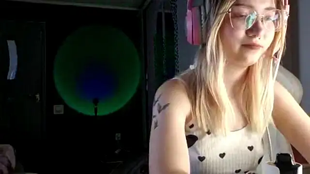 JulieannWiklund webcam
