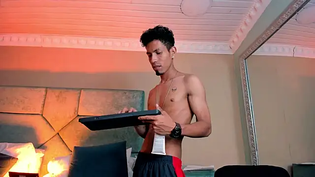 NoaahTylor webcam