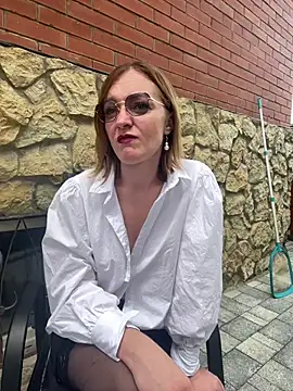 GoldenGoddess- webcam