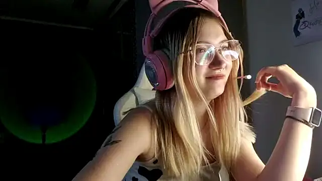 JulieannWiklund webcam