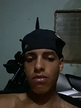 Aleexxx_2005 live now