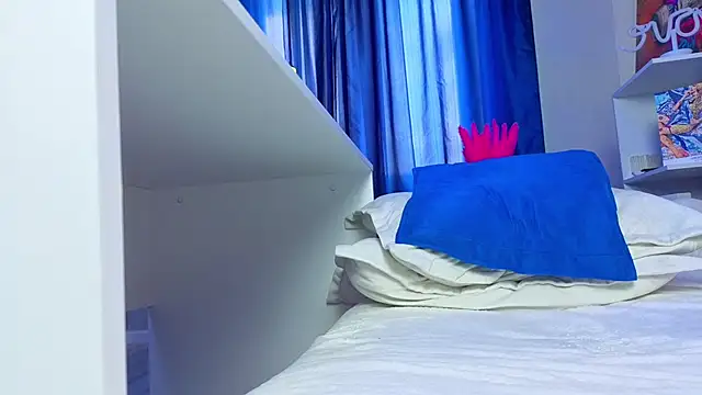 LilyIrons webcam