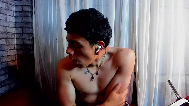 Mike_red webcam