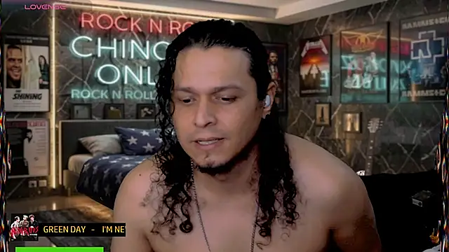 chino_roz live cam on StripChat