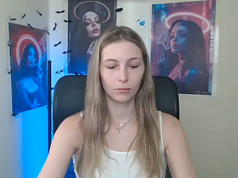 StrangerGi live cam on StripChat