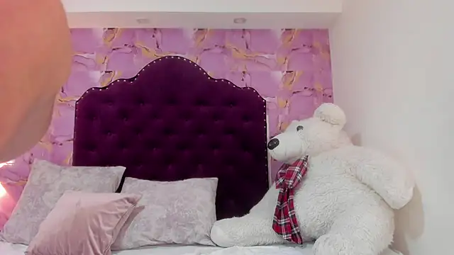 luna_bloomm_ live cam on StripChat