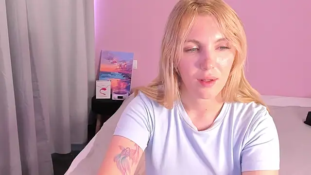 Fluffy_Monica webcam