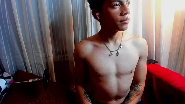 Mike_red webcam