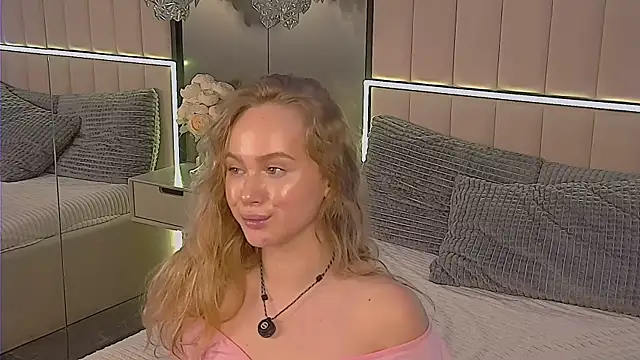 Emi_Gold webcam