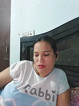 Poojabhabi101 webcam