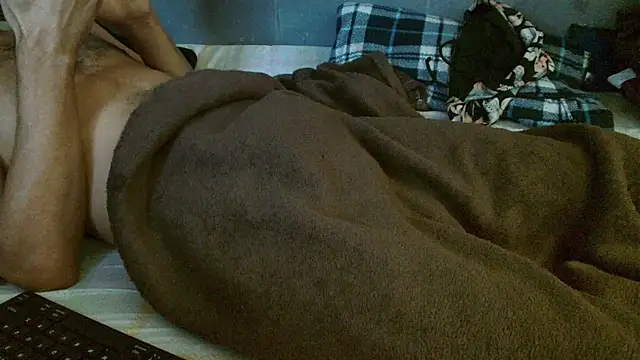 HenrikUncutXXL live cam on StripChat