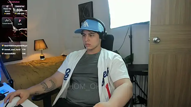 Thom_Ohtani live cam on StripChat