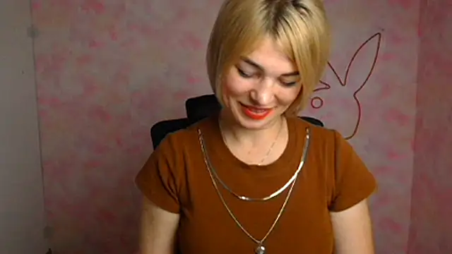 CuttieEmma webcam