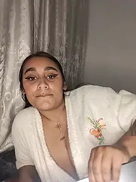 Mia_skyy18 webcam
