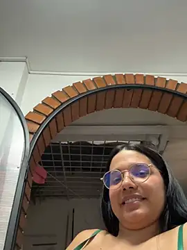 Annie-Vanegas webcam