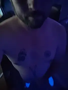 Cummaker69 live cam on StripChat