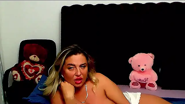 xplayfullblondexx webcam
