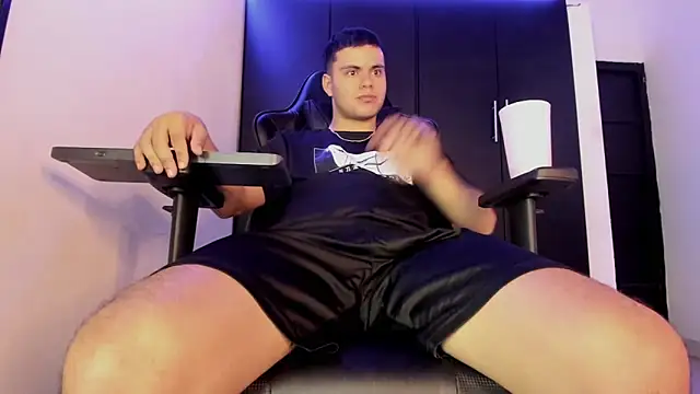 Liam_Mateo webcam