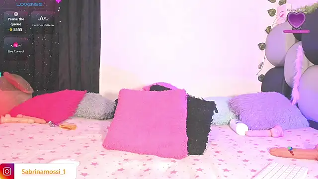 sabrinamossii live cam on StripChat