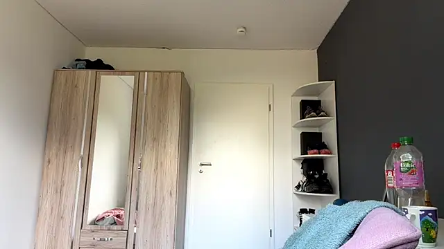 SpanishRooter webcam