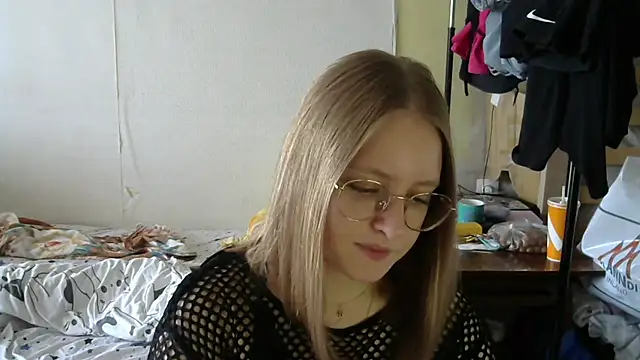 WinifredLunney live cam on StripChat