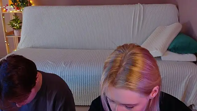 two_gerls_here webcam