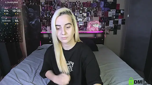 Naomi1Hinata webcam